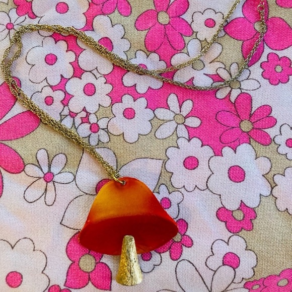 Vintage statement pendant necklace— mushroom - Picture 3 of 4
